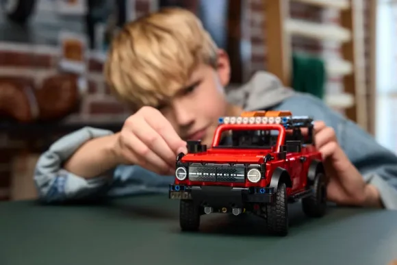 42213 Ford Bronco® SUV - Image 2