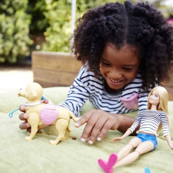 Barbie Walk & Potty Pup Set With Doll & Tail-Activated Pooping Puppy - Image 5