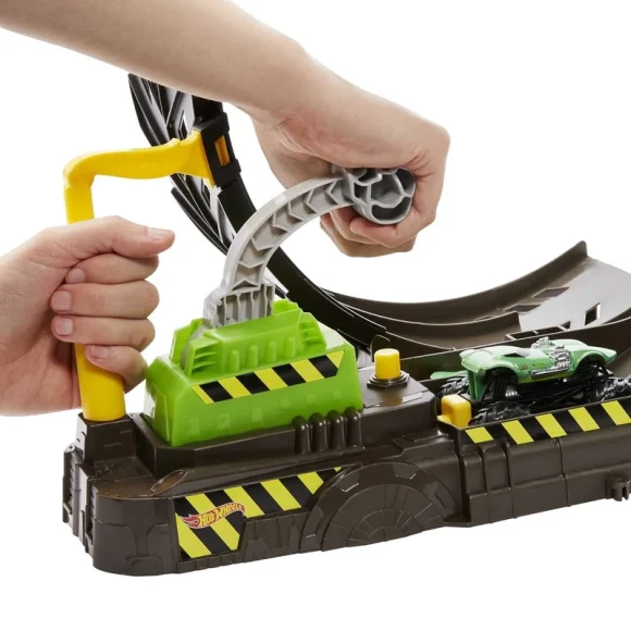 Hot Wheels Monster Trucks Epic Loop Challenge Playset HBH70 - Image 4